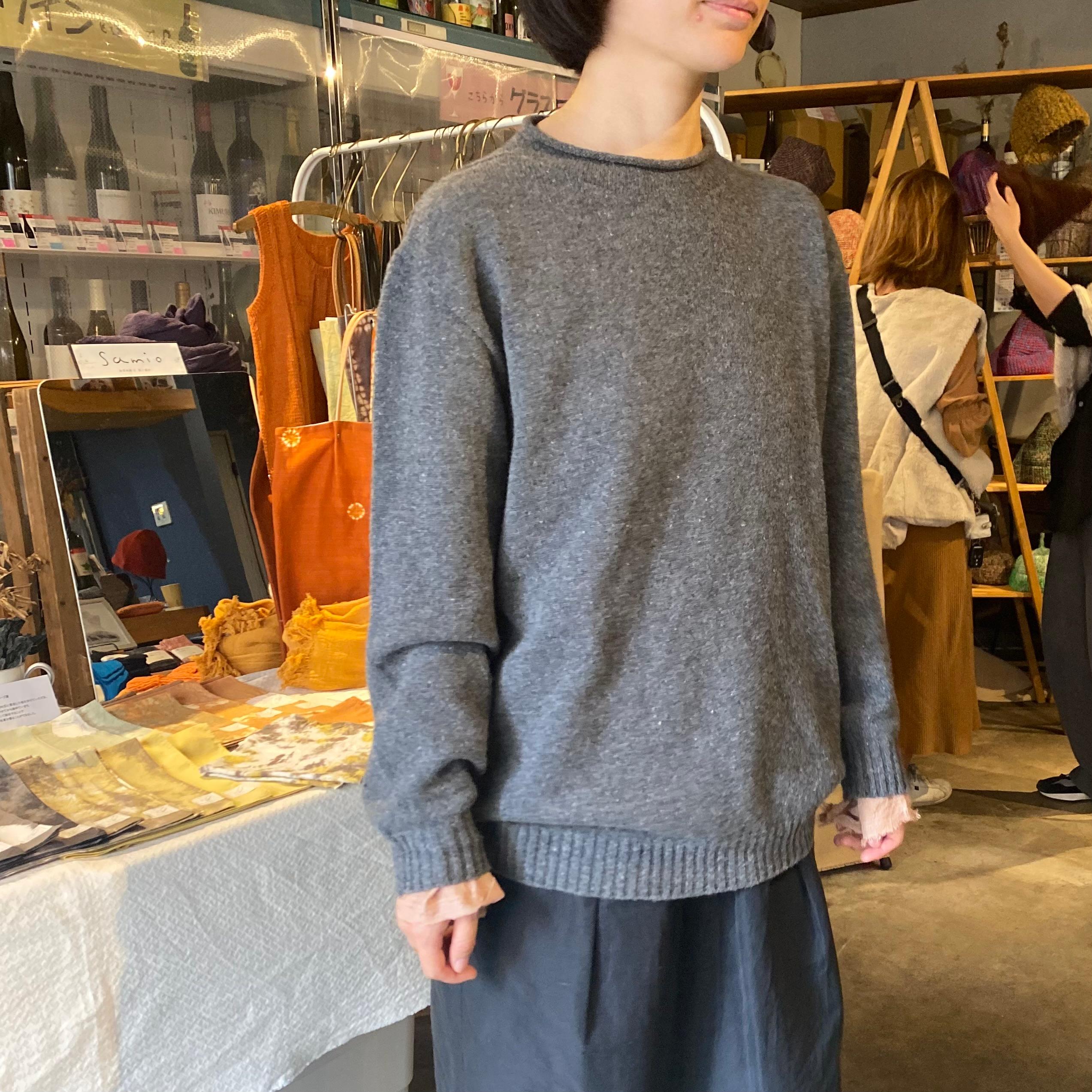 縫い目のないウールニット　チャコール