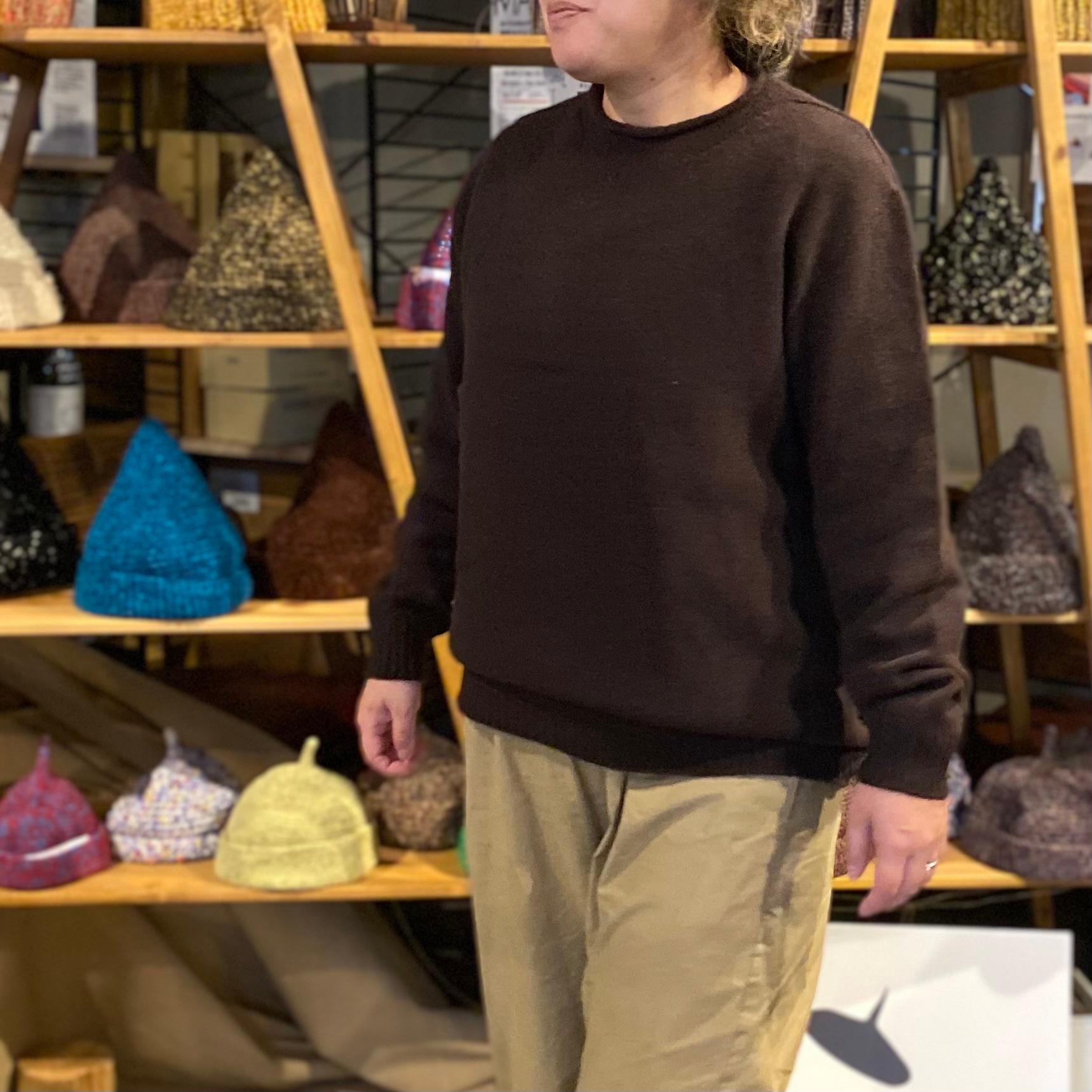 縫い目のないウールニット　ブラウン